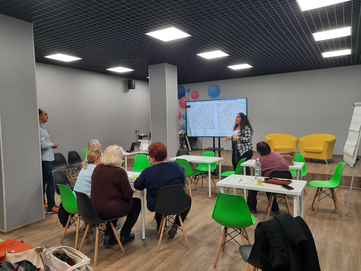 envpsylab's tweet photo. 26 сентября в Ресурсном центре добровольчества  состоялась встреча районных активистов в рамках программы #ПроРАЙОНЫ. Разбирали 4 проекта, связанные с развитием микрорайона Металлург. 

Присоединяйтесь, чтобы сделать свой район лучше: https://t.co/cwqxbg6yR7 https://t.co/Hgf6f8a9B2