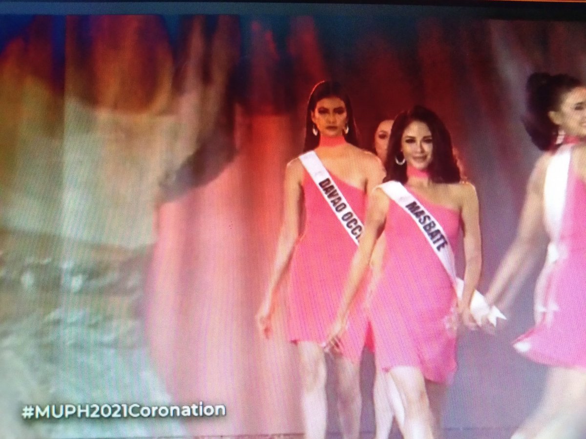 I see you, Miss Masbate City! 👀

GOOLUCK KIRSTEN
KISSES PHENOMENAL QUEEN 
#QUEENfidentKISSES