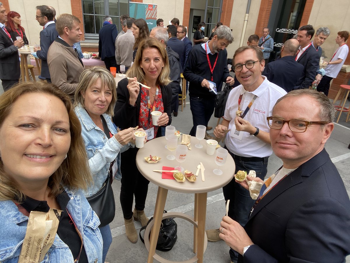 SayadOracle's tweet image. Quel plaisir de retrouver les collaborateurs @Oracle_France à #MeleeNum  🙌@DupontOracle @Eric_Vessier @_MatFrancois_ se préparent pour leurs interventions cet après-midi 😉