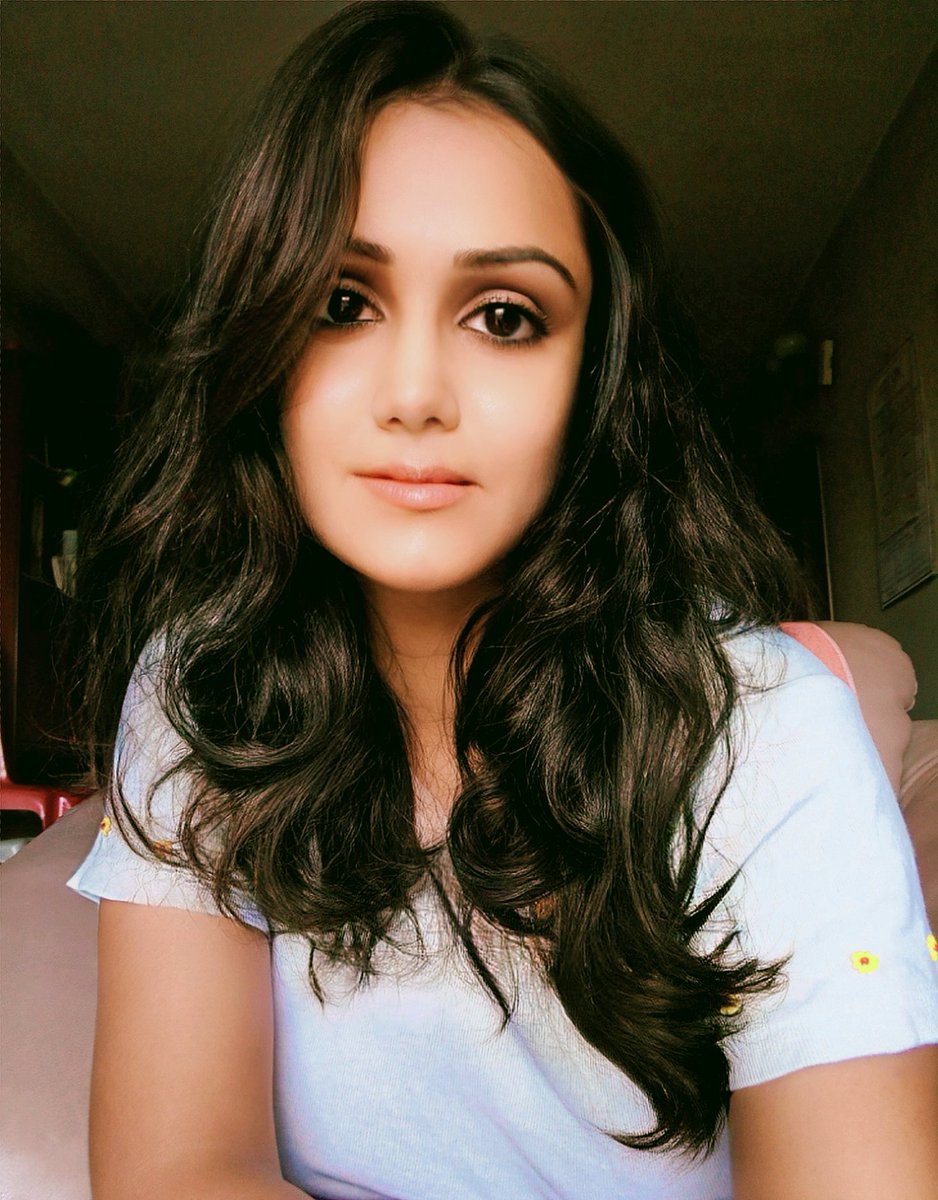 rinkydas1's tweet photo. Do you actually believe that your good looking photographs and confident words are powerful enough for someone to give in, somehow? #BonusQuestion ♥️🙏 https://t.co/znkqUaCo5o