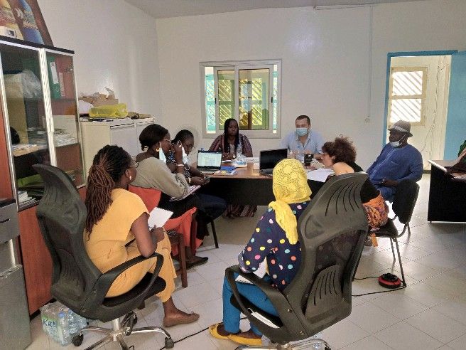 endagrafsahel's tweet photo. Nous avons été honorés d'accueillir mardi l'ONG TECH-DEV dans le cadre d'une mission d'audit du projet #HUBIIT.
Le #HubIIT est un dispositif d'appui #technologique aux Micro, Petites et Moyennes #Entreprises (MPME) de la transformation #agroalimentaire au Sénégal.
#kebetu #Dakar https://t.co/MCDdtzY8Su