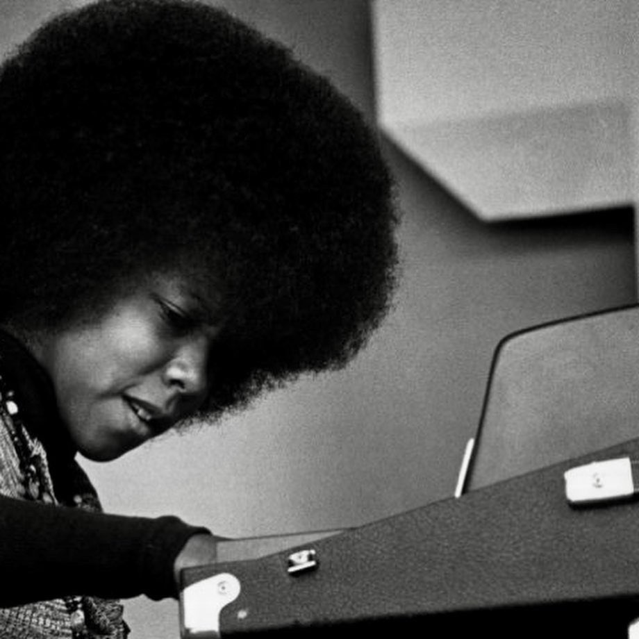 RhodesStory's tweet photo. Happy Birthday Patrice Rushen!

Pianist, Keyboardist and The First Lady of Rhodes 🎹♥️

#HappyBirthday #HBD #pianist #PatriceRushen #Babyfingers #Keyboardist #RhodesPlayer #RhodesScholar #DownTheRhodes #FenderRhodesStory #documentary #CoffeeTableBook #NationalPianoMonth https://t.co/2rvnmsHnOn