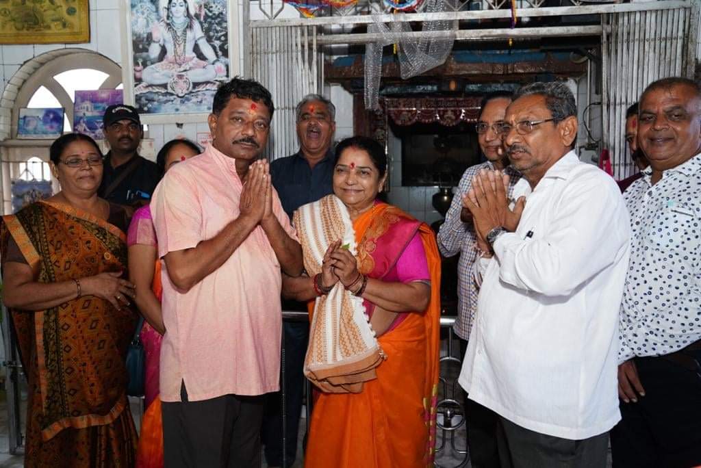 Nimaben_BJP's tweet photo. કચ્છ જિલ્લાના દયાપર ખાતે સ્થિત કમલેશ્વર મહાદેવજી ના મંદિરે પૂજા અર્ચના કરી, દિવ્ય આશીર્વાદ મેળવ્યા. https://t.co/Hpgi3QkjQW