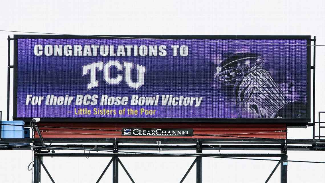JankovichTim's tweet photo. @TraderFrog @JoeJHoyt Imagine putting tacky billboards up in a completely different state. https://t.co/iTrn70reQY