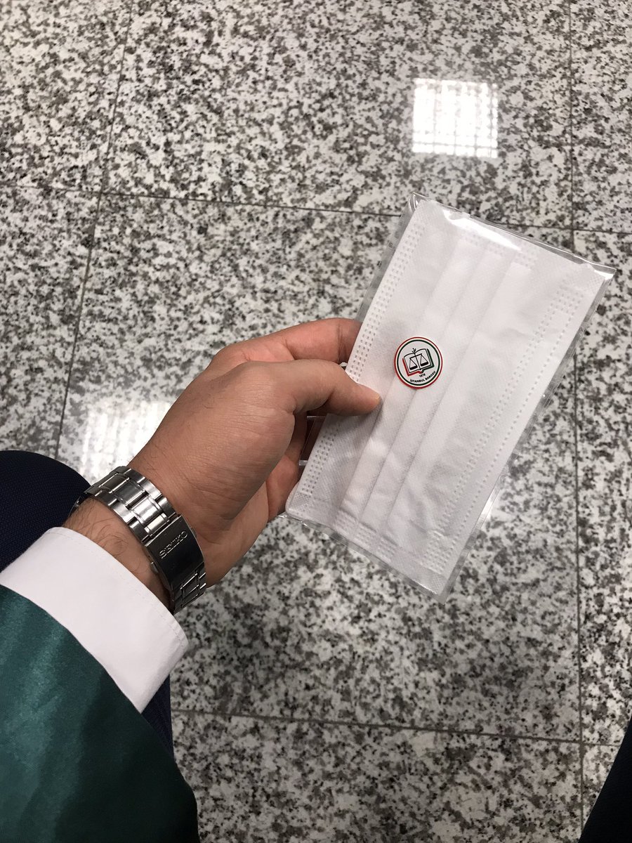 Sevgili Başkan <a href="/DURAKOGLU2016/">Av. Mehmet Durakoğlu</a> seçim öncesi adliye girişinde böyle tatlı bir jest yaptı. Keşke bu tatlı jesti;
- Paketçilerin girip bizim giremediğimiz kısıtlı alanlarda,
-Saatlerce beklediğimiz asansör sırasında,
-CMK da maruz kaldığımız angaryada da görsek…