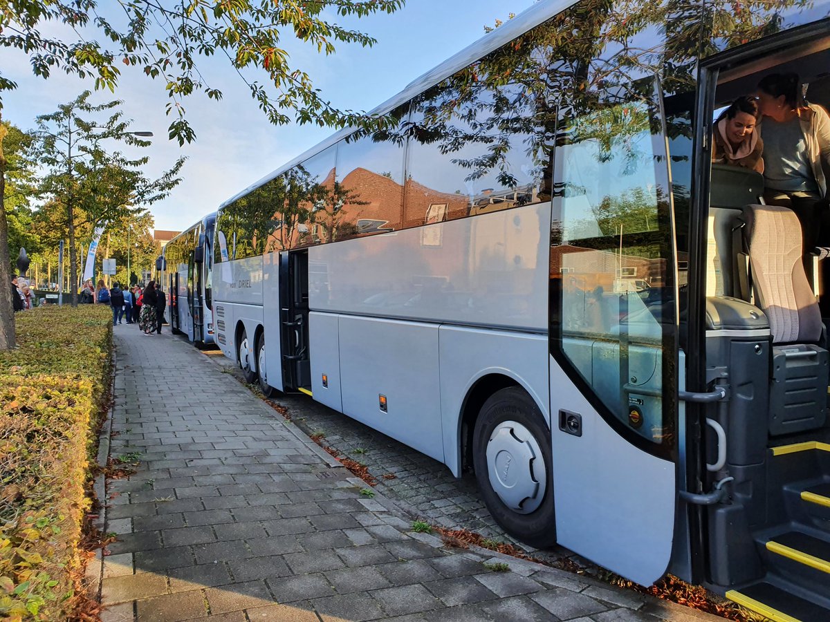 Yes!! We mogen op schoolreis!! 
Klaar voor vertrek naar <a href="/toverland/">Attractiepark Toverland</a>! @SAAMscholen