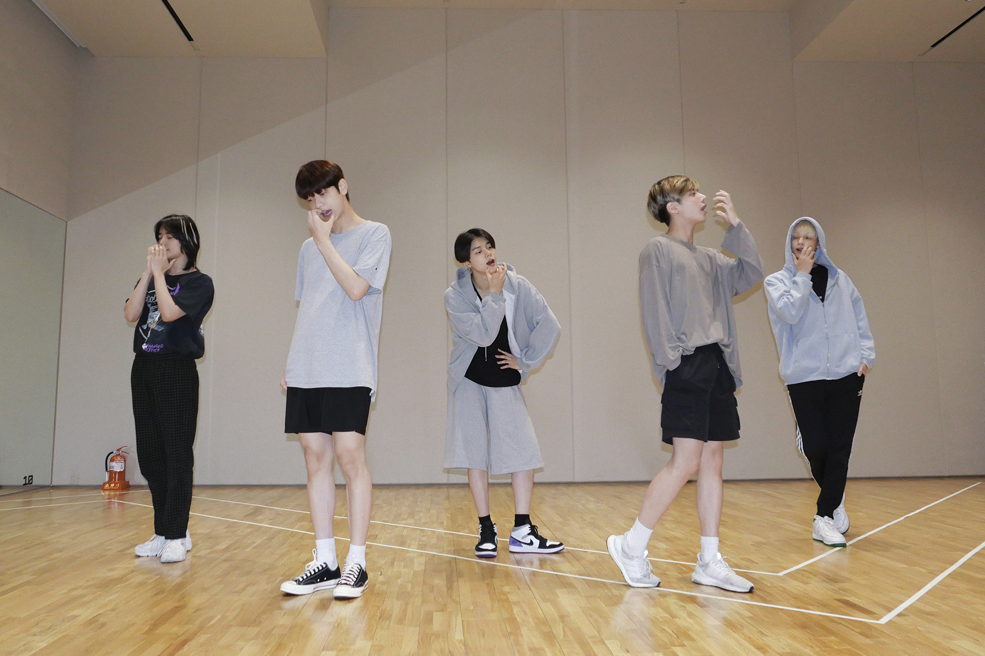 FAhCGftUYAU9s7-?format=jpg&name=large