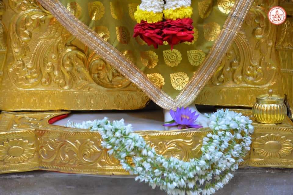 DATTASAITEMPLE's tweet photo. షిర్డీ మధ్యాహ్న హారతి దర్శన్
(30.09.21)గురువారం...
#saibabaofshirdi
#shirdi #shirdisaibaba #shirdisai #shirdidarshan #shirdisaibabatemple #shirdibaba #saibabamessage #saibabamiracles #saibabateachings #devichowk #rajahmundry #temple #templesofindia #templearchitecture https://t.co/3feNWPz0VS