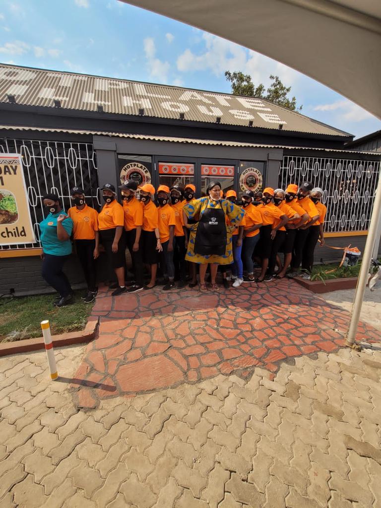 HotplateGrillh1's tweet photo. #BreakingNews
We are feeling very generous&amp; charitable again today as usual.Tell us anything good about the girl child donation we did yesterday. 
We love you all. 
" _Confusing the nation one meal at a time"_

You want to stand a chance of getting a complementary meal?

RETWEET https://t.co/xsFmWK0CJF