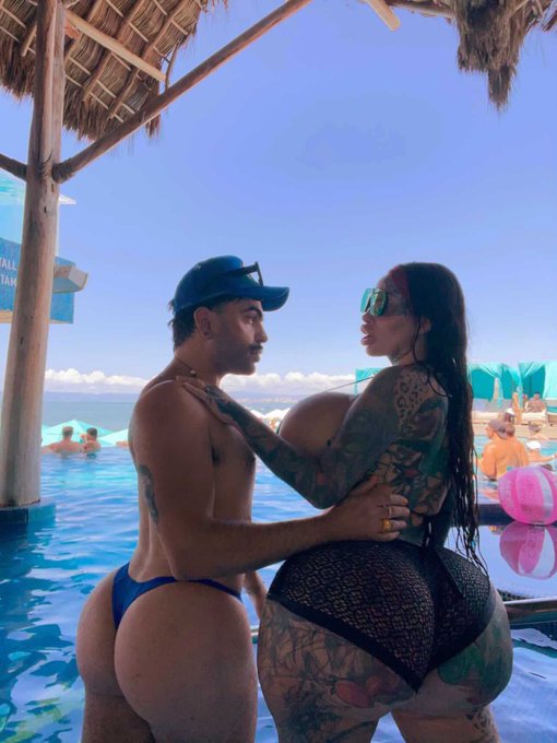 being gorgeous on vacation w my hubby 😁🤓👰🏻&zwj;♂️🍑 https://t.co/RafbMhiBjk<a href="/tag/newprofilepic"class="tags"><span>#newprofilepic</span></a>