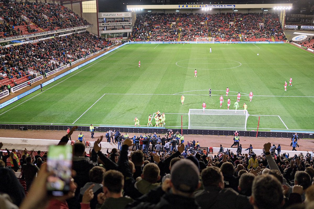 GloriousBanners's tweet photo. Them Reds β₯οΈπ³
Barnsley 1 Forest 3
#NFFC | #BarnsleyFC | #BARFOR https://t.co/I1G5IhWPjN