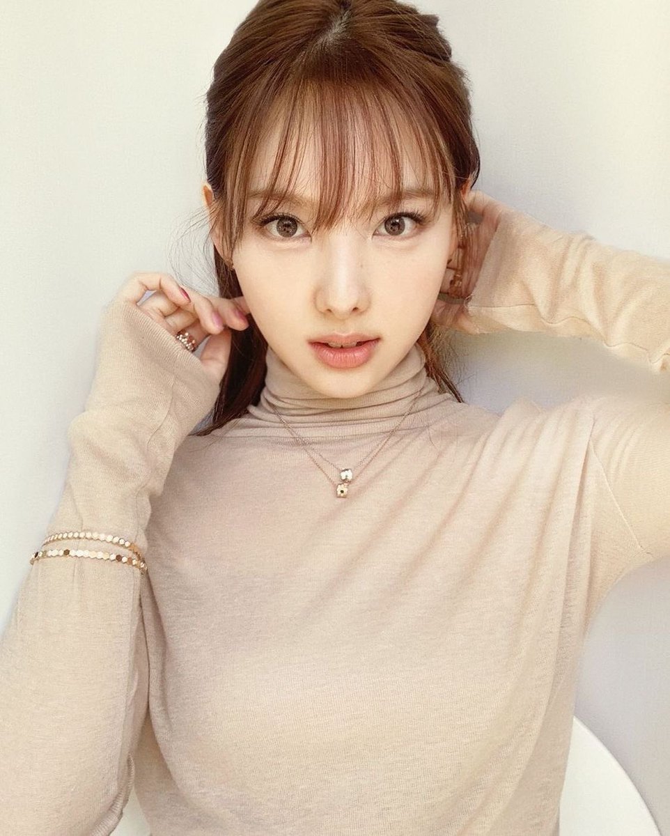 Narjinshii's tweet photo. มึง นายอน สวยสุดในkpopจริงๆนะ แบบ ตั้งแต���มีเกิวกุ้ปมาเลยอ่ะ ไม่รู้อีกกี่ปีจะหาได้แบบนี้อีก คนที่สวยแบบoriginal visual สวยสะกด สวยแบบ โอ้ยยสวย ไร้ที่ติ สวย! https://t.co/k0axJdOOaO