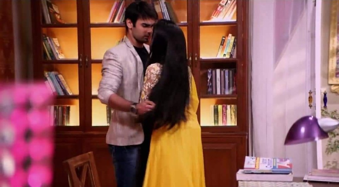fantasyisILU's tweet photo. #6YearsOfSwaSan 

30 Sep 2015

Sw - Sanskar galat raatein par chalna bohot aasan hota h, par ek waqt ke baad vo sahi or galat ke bich ki pehchan bhul jata h.
Sa - Ha to thik hain na ye sab ka ilzaam main apne sar pe le luga. 💔🔥

#VaHe

(1/1)
.
.
.
.
@me_haruu @babu_saira https://t.co/MxHM0PvFL5