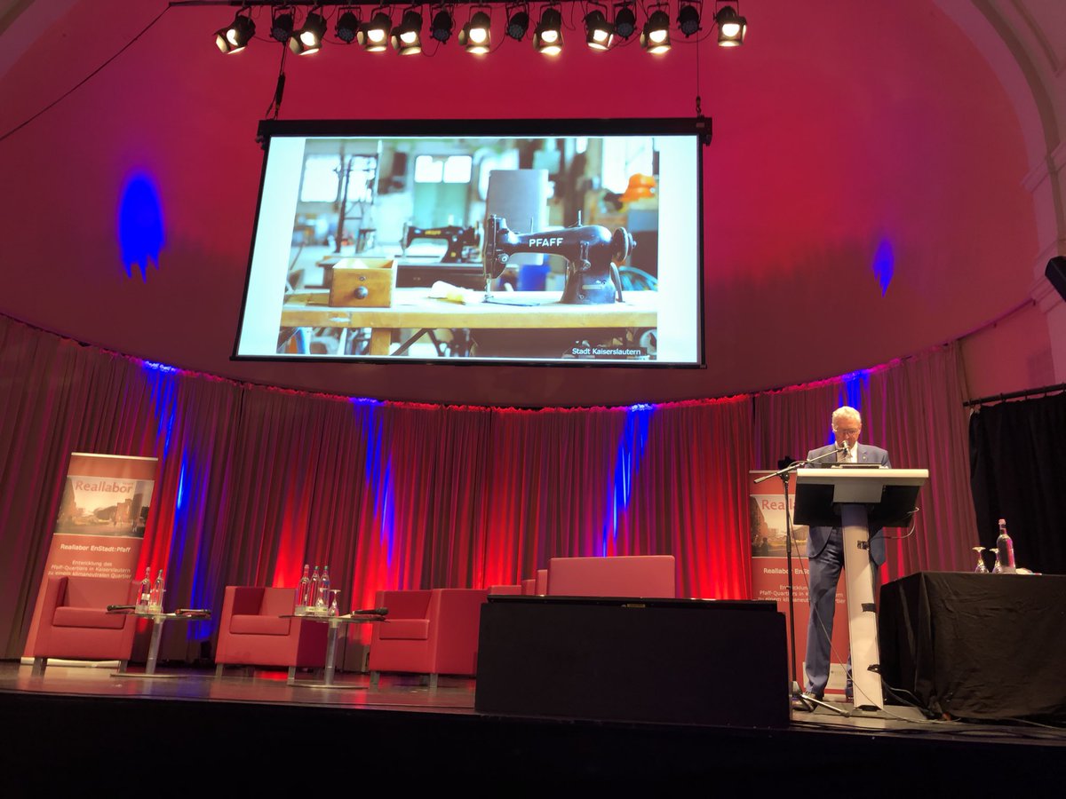 Beigeordneter Peter Kiefer informiert über die große Bedeutung des Klimaschutzes bei der Quartiersentwicklung.