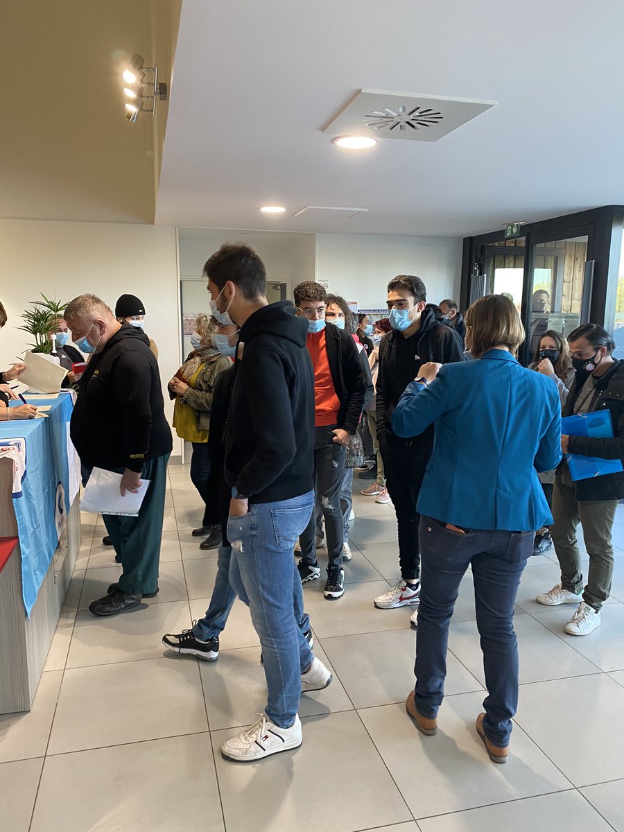 afkir45009's tweet photo. ▶️ en direct du forum de Nogent , @poleemploi_RCVL engagé pour rapprocher les demandeurs d’emploi et les entreprises qui recrutent. #TousMobilisés #1jeune1solution https://t.co/rMajDNapOJ