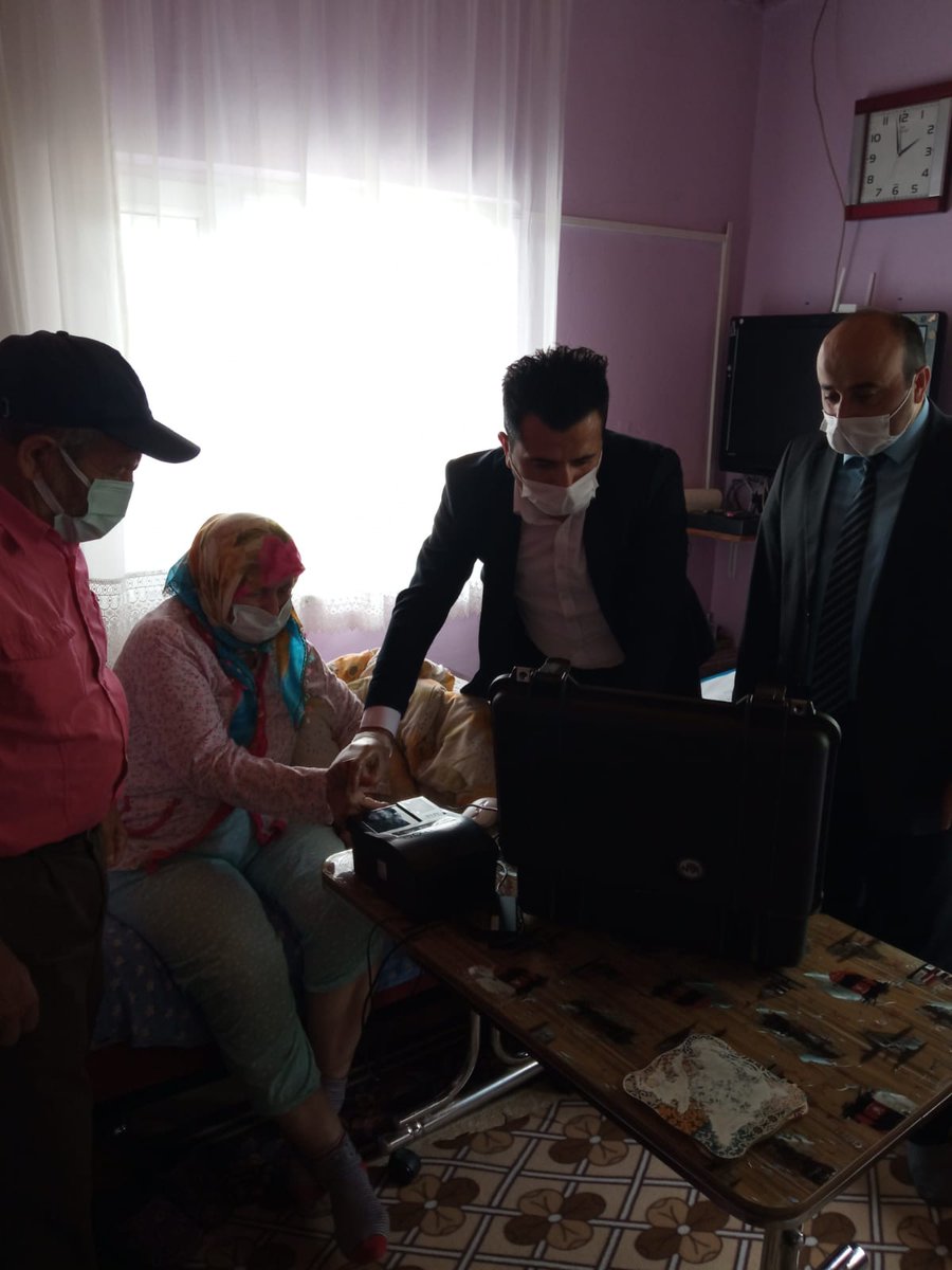 Adreste Nüfus Hizmeti kapsamında; İlçemiz Mülkbükü köyünde, yeni kalp ameliyatı olmuş ve nüfus cüzdanı kayıp olduğu için hastanede muayene olamayan teyzemizin kimlik kartı müracaatını aldık. Teyzemize acil şifalar diliyoruz.  #HayatınızınHerAnında
<a href="/sefikaygol/">Şefik AYGÖL</a>
<a href="/sahinler_zehra/">Zehra ŞAHİNLER</a>