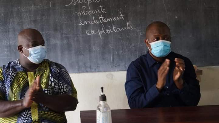 msgomina's tweet photo. Nous avons, hier dans l’après-midi, avec l’association de coopération Evreux-Djougou fait don d’un lot de documents pédagogiques à l’endroit du CEG 2 de Djougou. 

Ces 506 ouvrages de sciences et de littérature sont destinés à faciliter la compétence des élèves de ce Collège. https://t.co/Gt2yhIpRhH