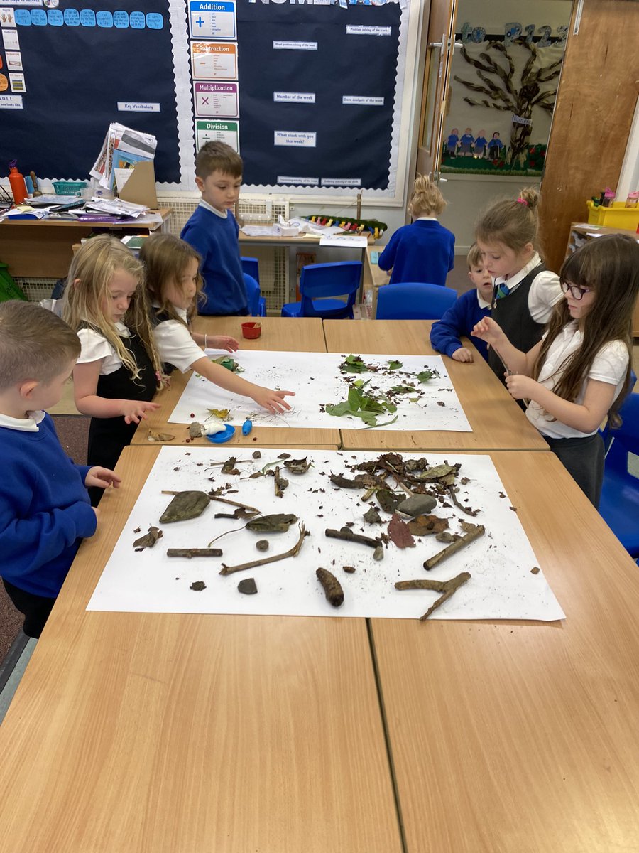 DechmontInfSch's tweet photo. The digits enjoyed exploring the @scottishmaths #shapeup activities for #scottishmathsweek Tgey weβre learning about sorting using vent diagrams #wlnumeracy #dechmontcounts https://t.co/d01BYACblx