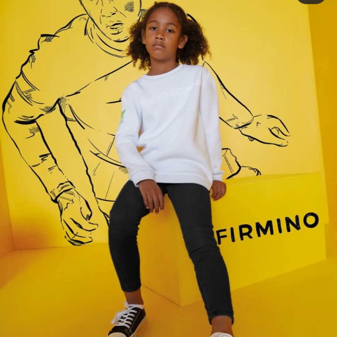 MimiRaie's tweet photo. Woke up this morning to see I am featured on the front of @LFCRetail page and in shop stores.I love their new clothing range, look how gorgeous the white jumper is. 
#nonchalant #modelgirl #footballfashion #fashionmodel #modellife #smilingoninside #thursdayvibes #ThursdayFeeling https://t.co/jR8Hg3EOhu