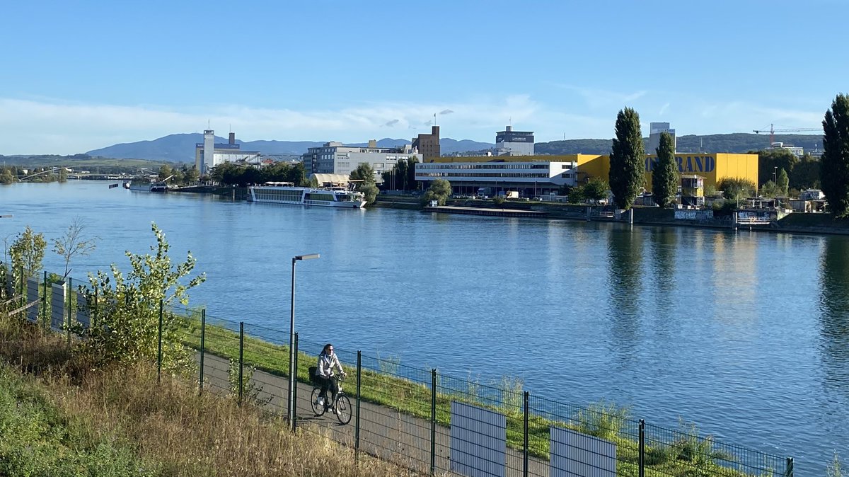Basel may be a long way from the sea but we’re still Switzerland’s busiest port and celebrating #WorldMaritimeDay <a href="/IMOHQ/">International Maritime Organization</a>