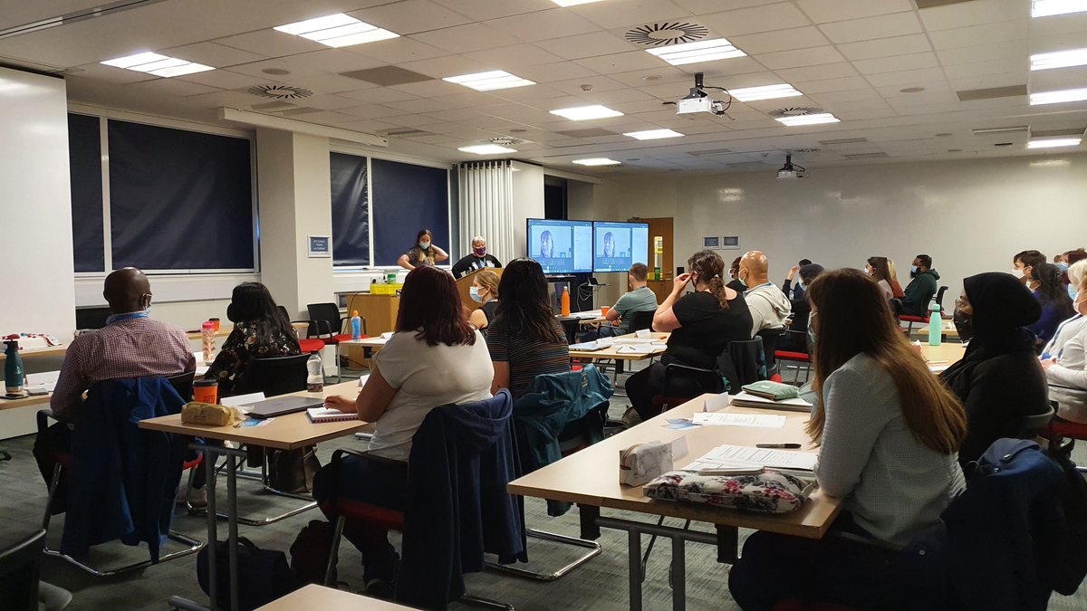 Congratulations to all involved in the start up of our new MSc Applied Transfusion &amp; Transplant Science programme this week!! Run by <a href="/UWEBristol/">UWE Bristol</a>  in collaboration with <a href="/NHSBT/">NHS Blood+Transplant</a> 
Fantastic to see lots of happy students &amp; what a cake! 🥳🍰 #NHS