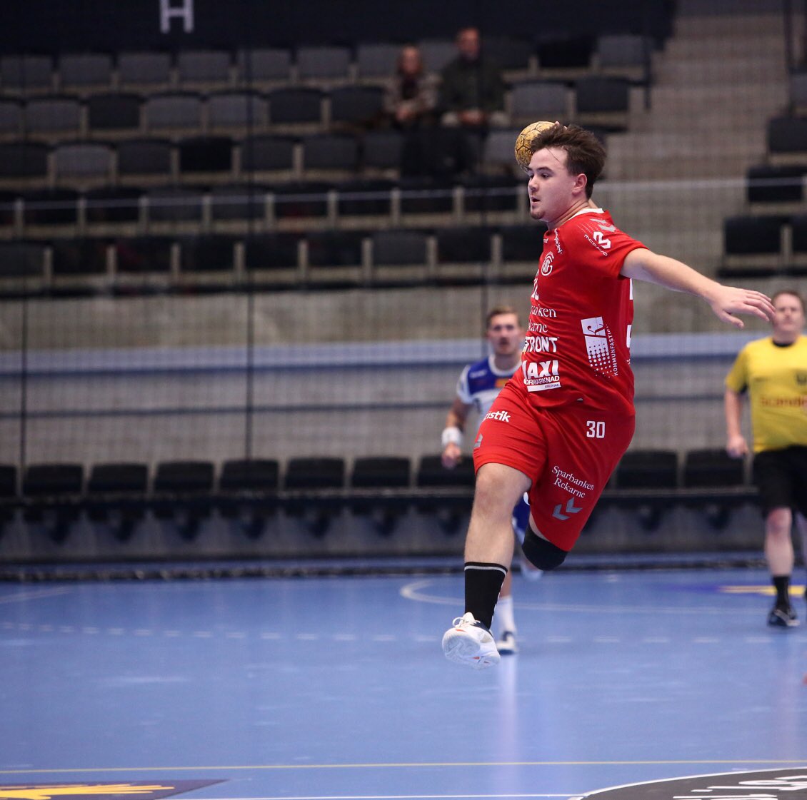 Efter gårdagens match mot Alingsås utsågs Elias Hall till matchens lirare och Olle Österhall till fansens favorit ❤️ #guifhjärta #banken_eskilstunaguif #idrottsevolution #hummelsports