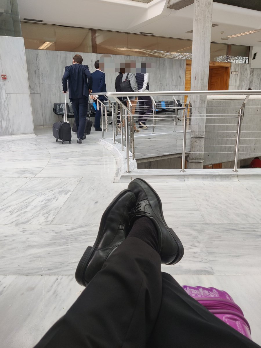 dbravo's tweet photo. Cuando tu demanda es muy simple pero el demandado es una gran corporación y manda a su equipo legal. https://t.co/kM10XmUYhh