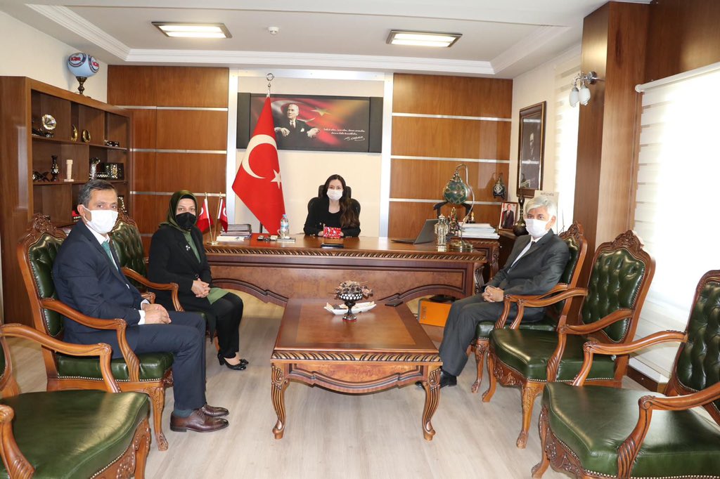 Şanlıurfa İl Milli Eğitim Müdürü Fevzi KURT Kaymakamımız Sn. Selin SARI’yı makamında ziyaret etti. 

Kaymakamımız Sn. Selin SARI, ziyaretten duyduğu memnuniyeti dile getirerek kendilerine nazik ziyaretleri için teşekkür etti.