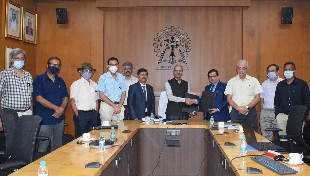 tewari_virendra's tweet image. On behalf of the institute, I was a signatory to an MOU with BEML to collaborate on advanced defence technologies. This MOU is a giant leap into developing indigenous technologies and realizing the dream of AtmanirbharBharat.

#IITKgp #BEML #defencetechnologies #AtmanirbharBharat
