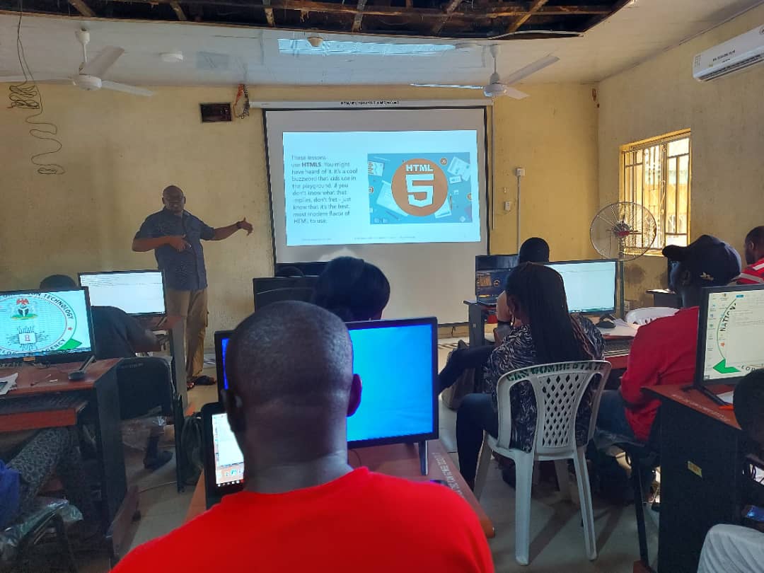 kwasako's tweet image. Day 5; the code has already demystify HTML5 next stop CSS 
#100DaysOfCode 
#AlphaDev.
#Gombe