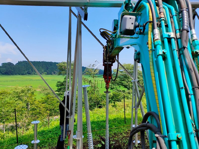 Antaisolar's tweet image. #ProjectinJapan Take a look at this neat ground-mounted solar plant on the green slope! Aluminum solar structure provided by Antaisolar, which can easily fit different terrains, saving for site modification and easy mounting.
#Groundsolar #Solarenergy #Carbonzero