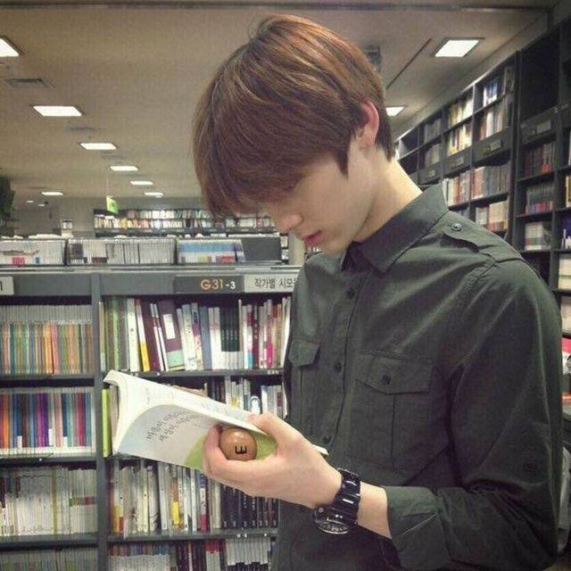 MOTMIN1831's tweet photo. มินยอนกับเสื้อสีเขียว 💚💚 https://t.co/52aF39gSl3