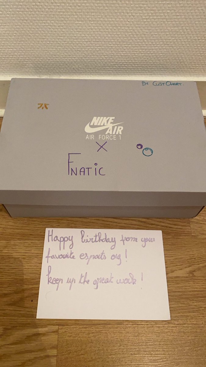 Rhobalasv2's tweet photo. J’ai reçu un cadeau d’anniversaire de la part de monsieur @FNATIC ☺️

Elles sont juste pixel perfect mais jamais de la vie je les porte mdr ? https://t.co/xWY8XwbQZD