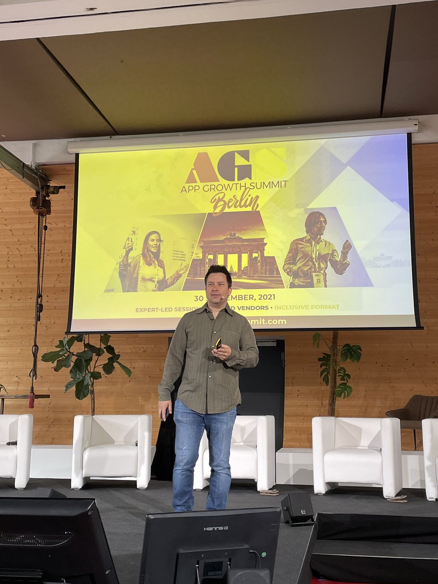 Back to real f2f events!!! Thank you <a href="/LouisTanguay/">Louis Tanguay</a> <a href="/AppGrowthSummit/">App Growth Summit</a> 🤟🤟🤟🤟