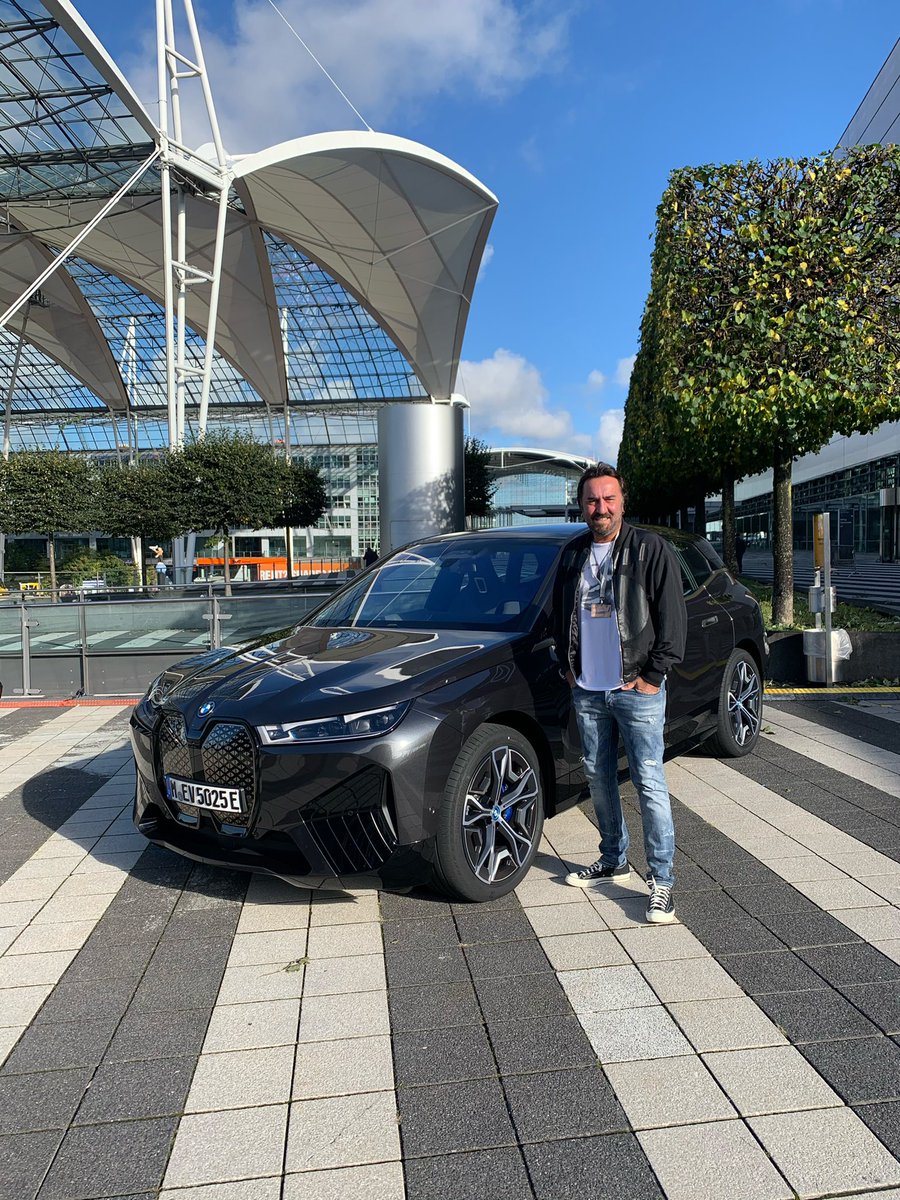 Elektrikli BMW iX’i test etmek için Münih’te bulışma anı. Türkiye’de ön satışı başlayan iX’in teslimatları ise ekim sonu kasım başı olacak.  

 #THEi4 #THEiX #BornElectric #BMWElectric #ElectricVehicle #ElectricCar #ZeroEmissions #eMobility #BMW #TheUltimateElectricDrivingMachine