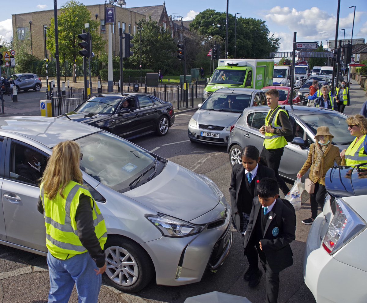 carlafrancome's tweet photo. (1/3) Make no mistake. Right now in Bounds Green, WE’RE AT WAR. It’s people versus cars, and cars are winning. But we’re fighting back. We’re fighting for our air, for our safety, for our sanity. We’ve been sworn out, beeped at, poisoned, almost hit by cars. Yesterday, we took… https://t.co/oBxEzEYqqN