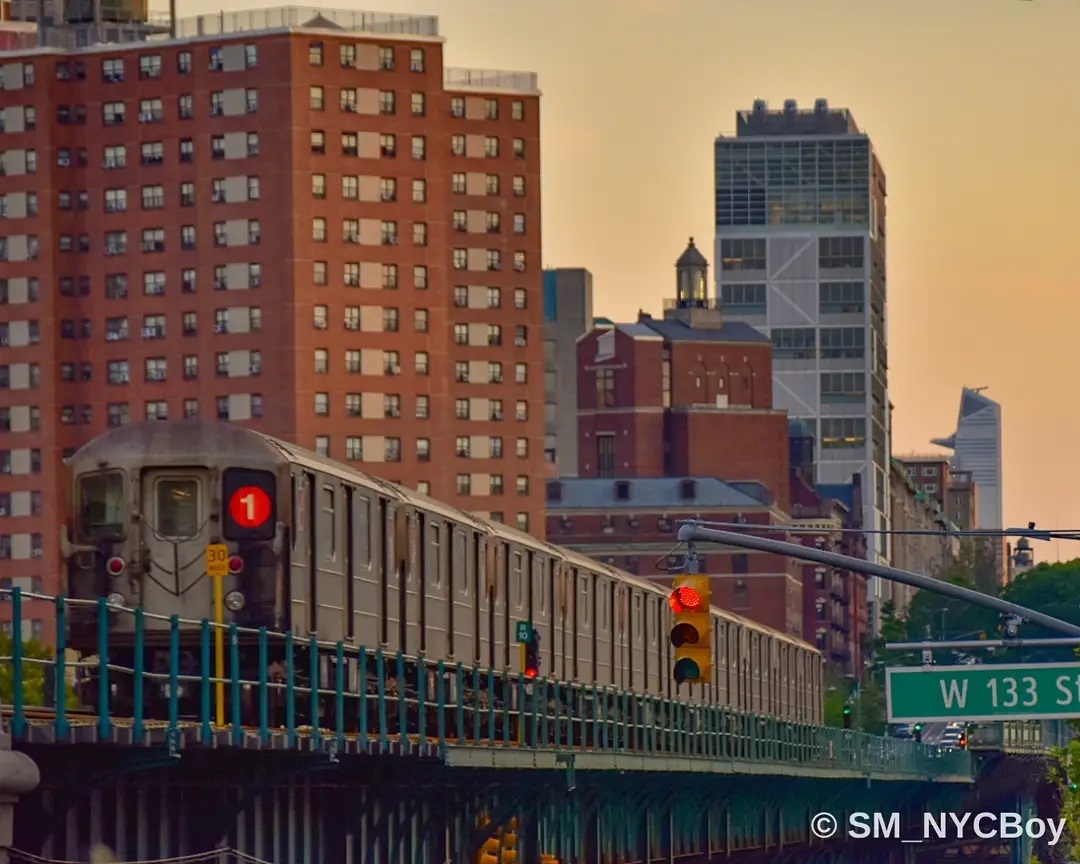 The Iron Horse

📸: #sm_nycboy | IG

UptownCollective.com

#UptownLove #WashingtonHeights #Harlem #Inwood #InTheHeights #Dyckman #ElBronx #PlanetUptown