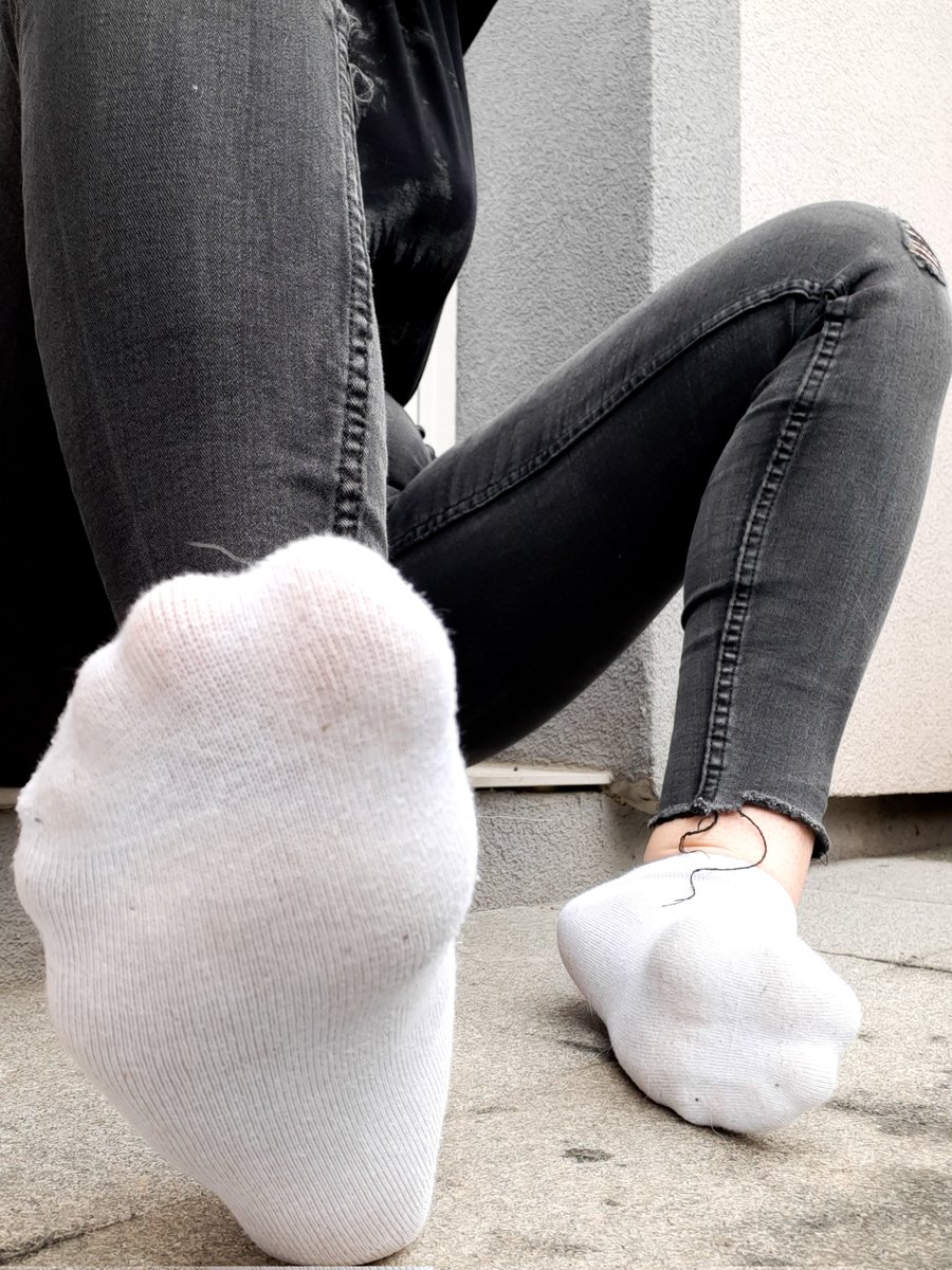 Clean or dirty socks? You can get both 💋

#socks #feetfetish #feetworshi̇p #anklesocks #sellingfeetpics #feetaddiction #sockspics #whitesocks #whiteanklesocks #socksmodel #feetmodel #legsmodel #sellingpics #s4s #shoutout4shoutout #s4shoutout