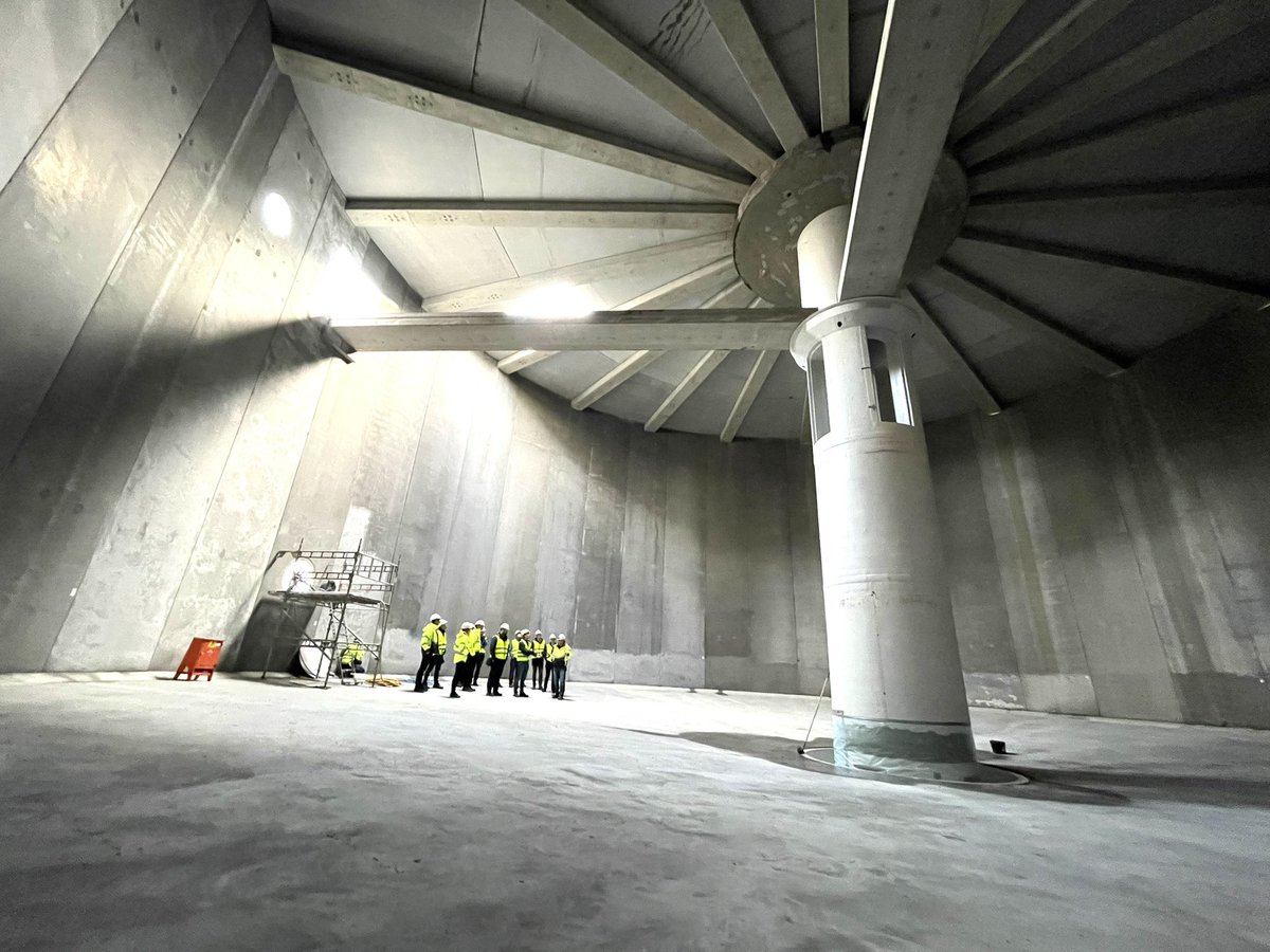 ToreTonseth's tweet photo. Thanks to all the analysts participating in Salmon Evolution’s Analyst Day! Here inside one of the massive tanks – soon to be filled up with salmon. $SALME @Salmon_Evo https://t.co/CPRkl1Psxz