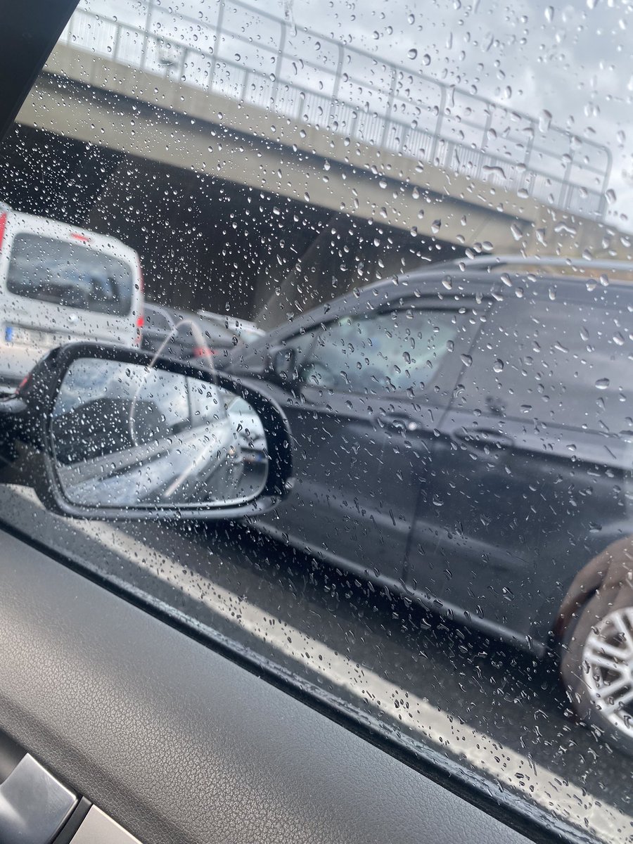 Yağmur değil yazcıların gözyaşları <a href="/Senaminaaa/">Sena Çortu</a>