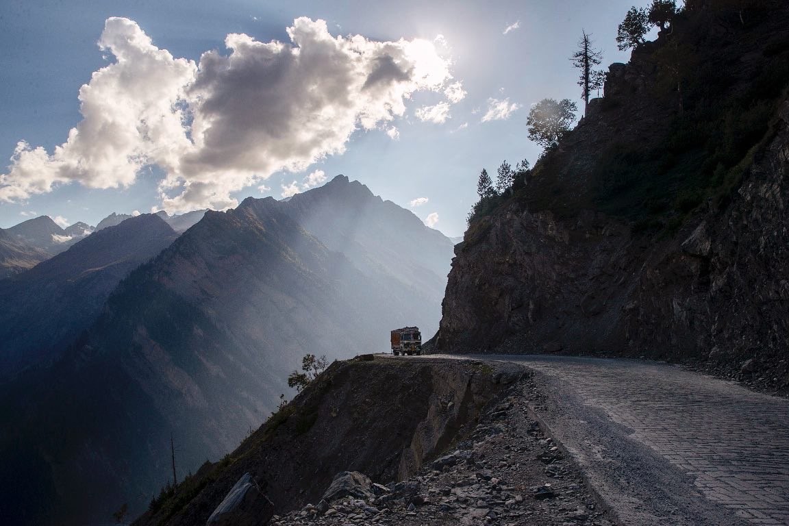 High in a rocky Himalayan mountain range in Kashmir, hundreds of people are working on an ambitious project to drill tunnels and construct bridges to connect the Kashmir Valley with Ladakh, a cold-desert region isolated half the year because of massive snowfall.#Sonamarg @apnews