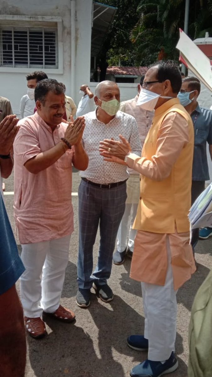 TiroleVinay's tweet photo. *खंडवा- उपचुनाव सीट प्रत्याशी को लेकर बीजेपी में अशोक पालीवाल के नाम पर चर्चा तेज*
 मिल सकता अशोक पालीवाल को सांसद पद का टिकट
#निमाड़_का_लाल_अशोक_जी_पालीवाल 
@khndwawala @myogiadityanath @AmitShahOffice @sakidixit @rahulJa62608980 @VikasYa48603323 @shinu_rohit @Imashokpaliwal https://t.co/BXu6CloUGy