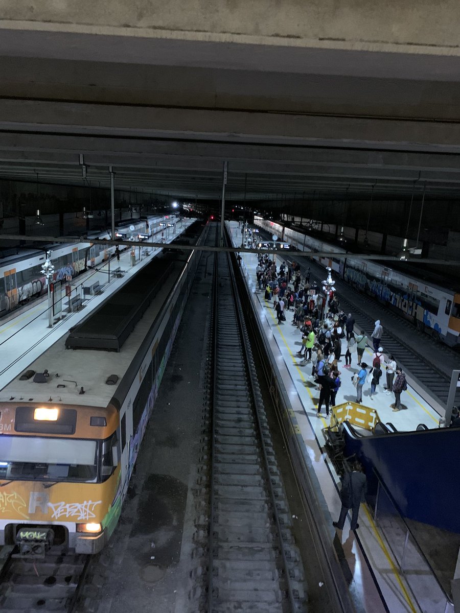 Avui sincerament us en podeu anar a la merda fortament <a href="/rod4cat/">R4 Rodalies 🤖</a>