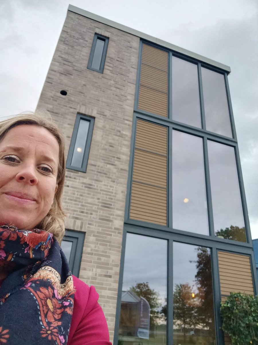 MarjetRutten's tweet photo. Een thuis voor iedereen. #Verstedelijkingsconferentie vandaag. Ik ga praten over kansen van industriële woningbouw en #startblock zette dit voorbeeld op het terrein. Wonen in 8 dagen. https://t.co/d2L1amxfKU