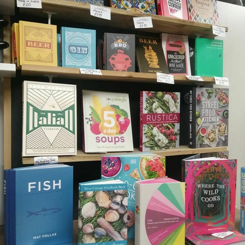 Any of these lovely cookbooks tempting you? 🤔

#cookingathome #Seahouses #Cooking #Local instagr.am/p/CUcJx6TICex/