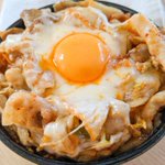 お肉を食べたい気分のときにもぴったりそう!豚バラ肉を使った丼ものレシピ!