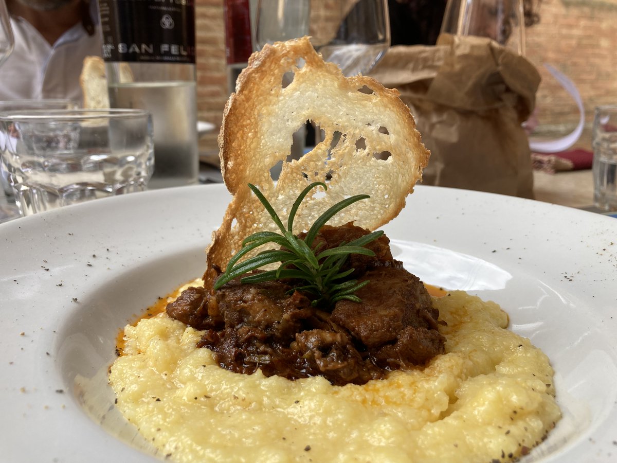 #AlCinemaConGusto non è solo #film e #degustazioni. A #Buonconvento è diventato un evento a teatro che coinvolge i #ristoranti e le migliori #etichette del territorio. Un viaggio nei #cinquesensi attraverso i sapori senesi e le suggestioni che solo il #cinema sa creare...