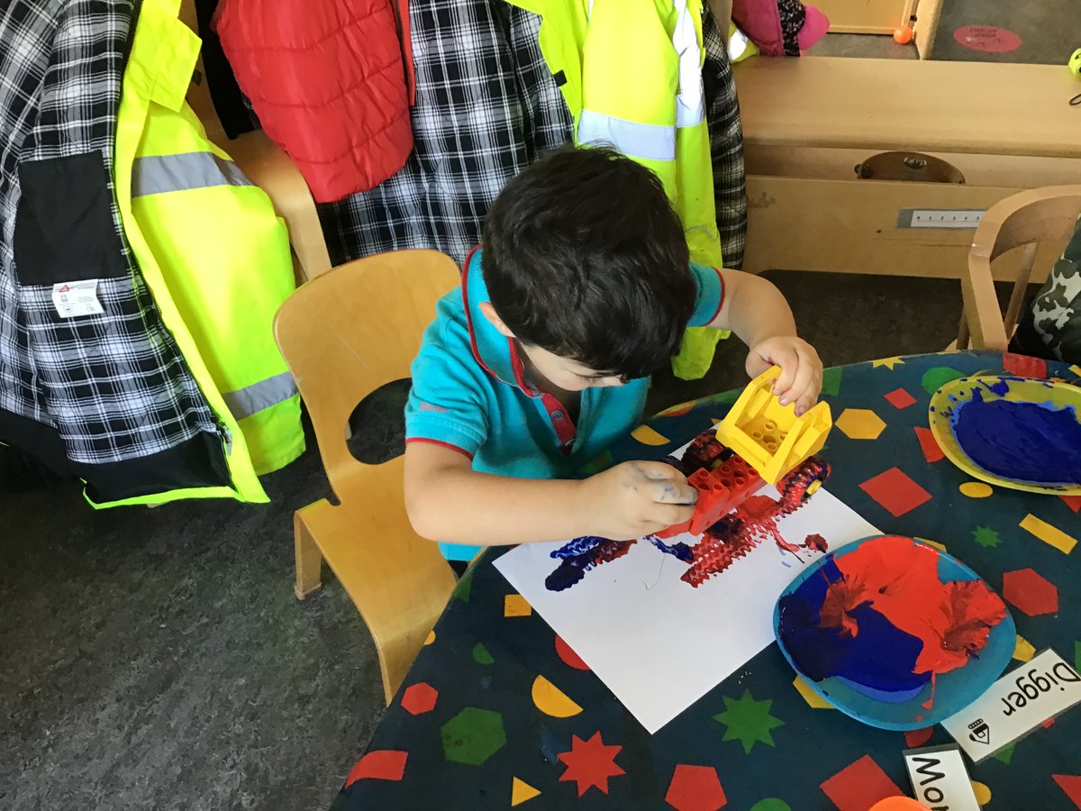 Caldercuilt's tweet photo. Fun times 😁 Writing our name, experimenting with colour and making tracks with transport. This activity was a big hit with our little Einstein’s 👏 well done👌. #cncloveslearning @STEMglasgow @EdISGlasgow @litforalllb https://t.co/129zoDIbFf