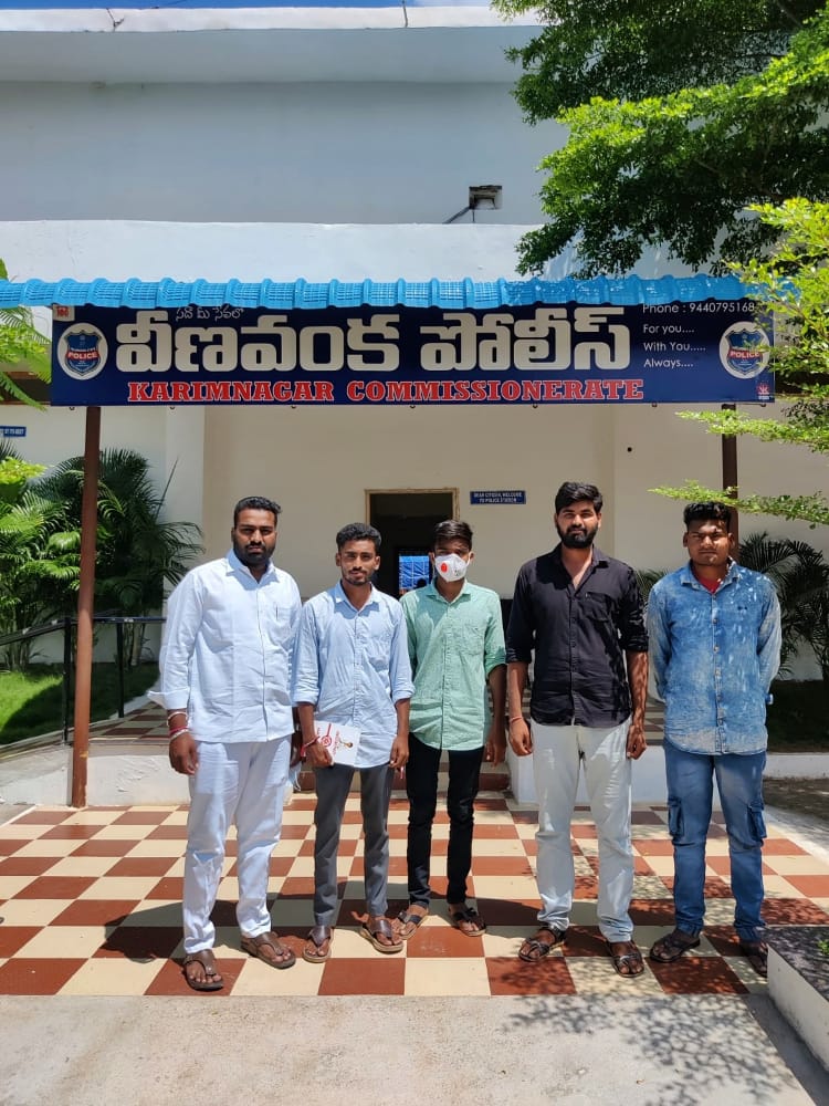 jspknr's tweet photo. జనసేన పార్టీ తెలంగాణ రాష్ట్ర ఇంచార్జ్ నేమూరి శంకర్ గౌడ్ గారి ఆదేశాల మేరకు జనసేన పార్టీ అధినేత పవన్ కళ్యాణ్ గారి పై మరియు అభిమానులపై అనుచిత వ్యాఖ్యలు చేసిన పోసాని కృష్ణ మురళిపై జనసేన పార్టీ హుజూరాబాద్ నియోజకవర్గం తరపున ఈ రోజు వీణవంక మండల పోలీస్ స్టేషన్లో ఫిర్యాదు చేయడం జరిగింది. https://t.co/nqo36DOvCL