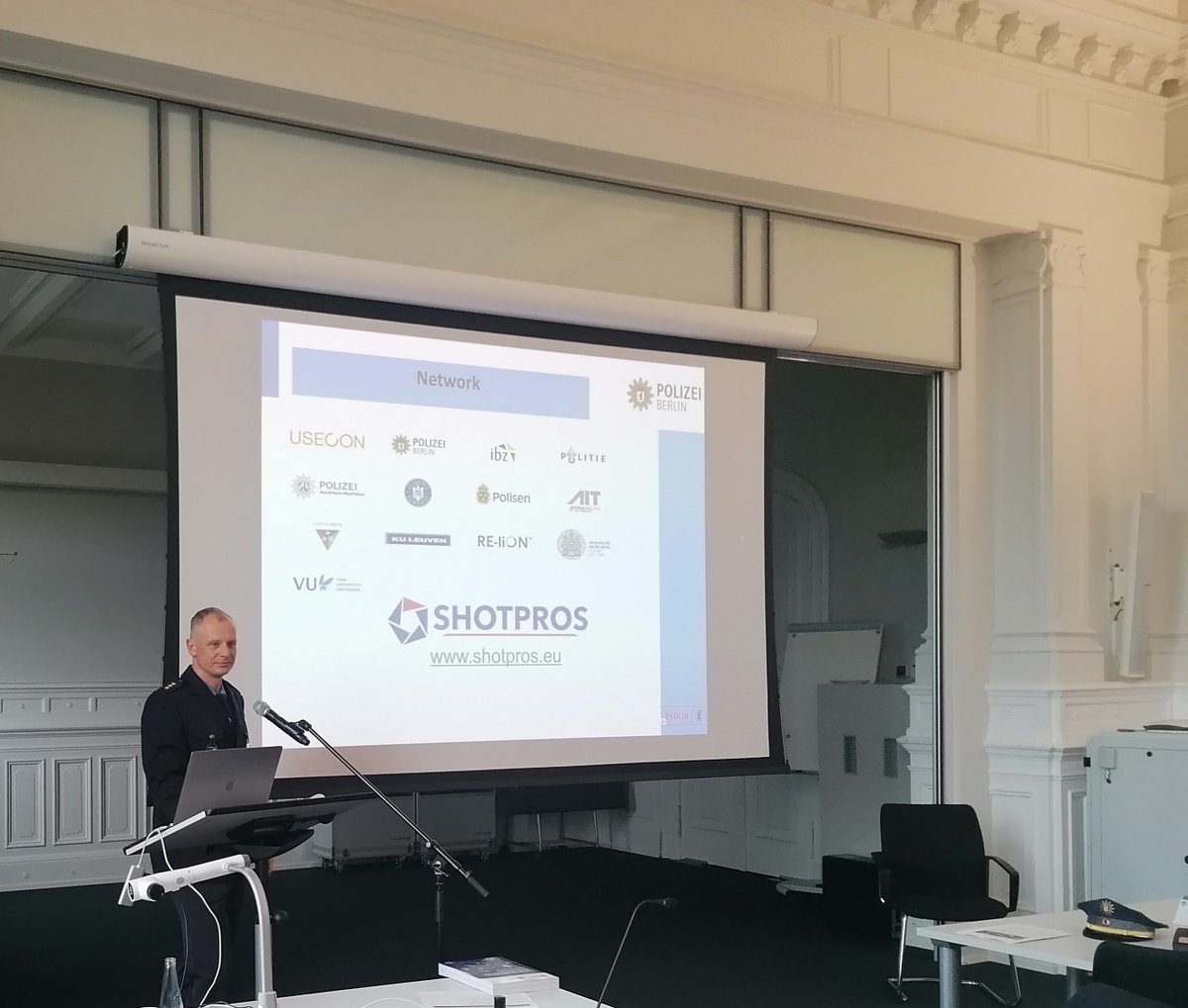 shotpros's tweet image. #SHOTPROS was presented by our partner @polizeiberlin during an international meeting of police attachés from Europe and Canada👮‍♂️💪 

#EUSecurityResearch #H2020 #LawEnforcement